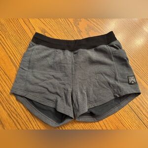 Oiselle Kara sweat shorts EUC